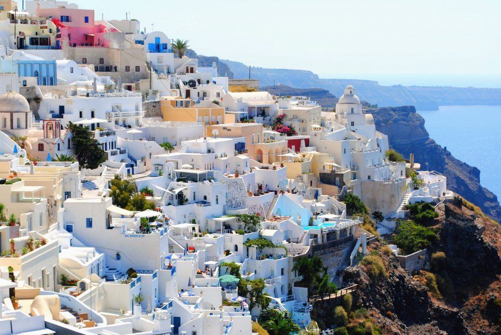 Santorin - Le village fabuleux d'Oia surplombant la mer